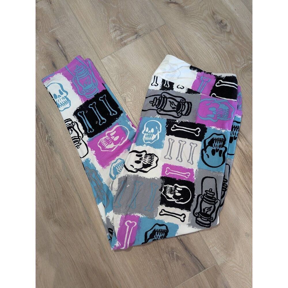 TC2 LuLaRoe Skull & Bones Halloween Leggings
